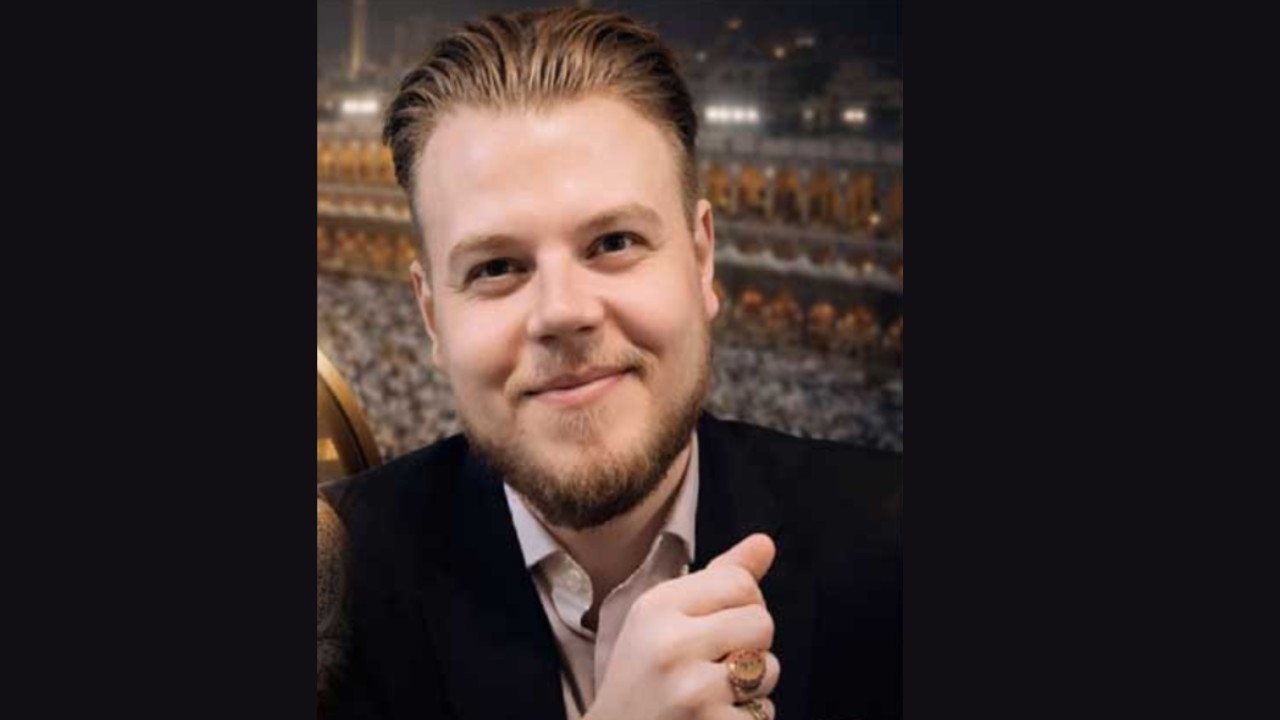 Gray Blue 3D Social Media Management YouTube Thumbnail (15)_original_1768897193