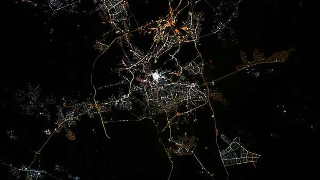 মহাকাশ থেকে তোলা ছবিতে ধরা পড়ল কাবাঘরের জ্যোতি